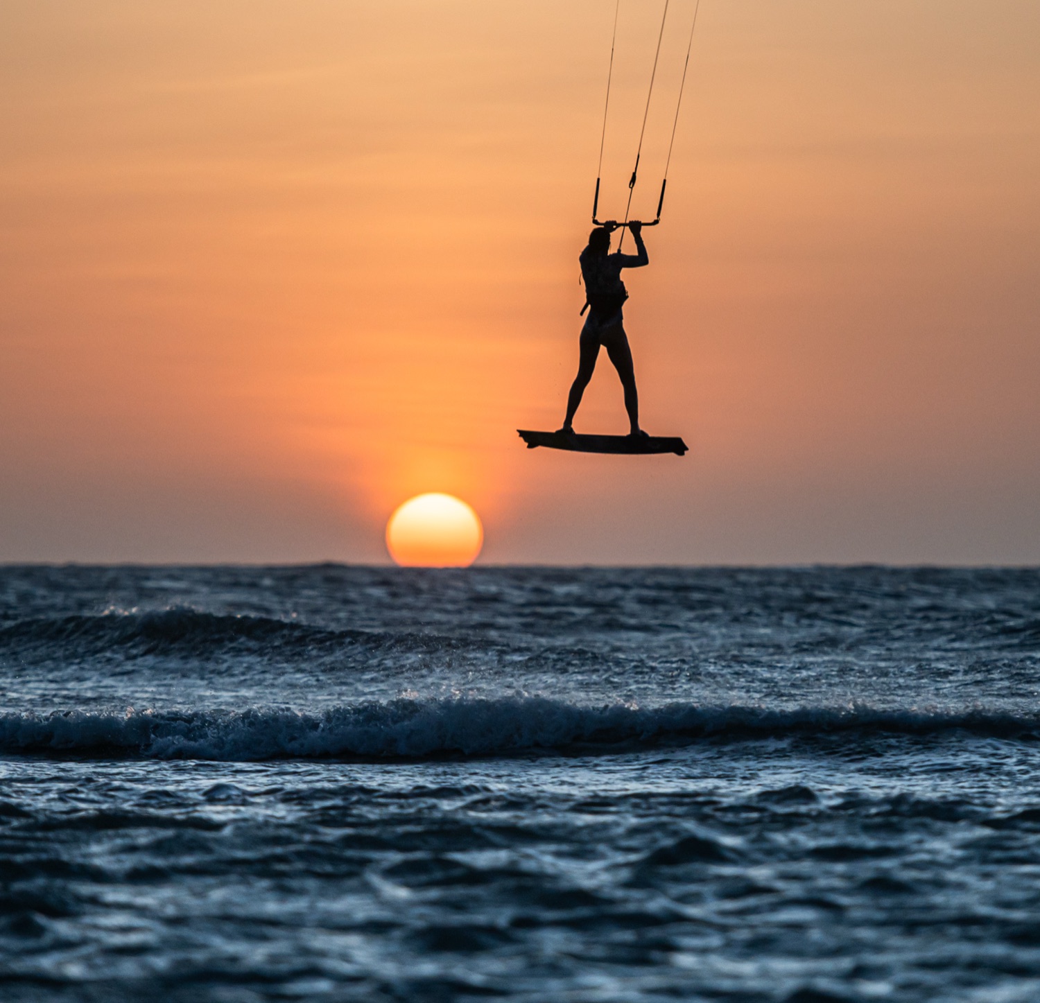 Kitesurf ao pôr do sol em Barra Grande